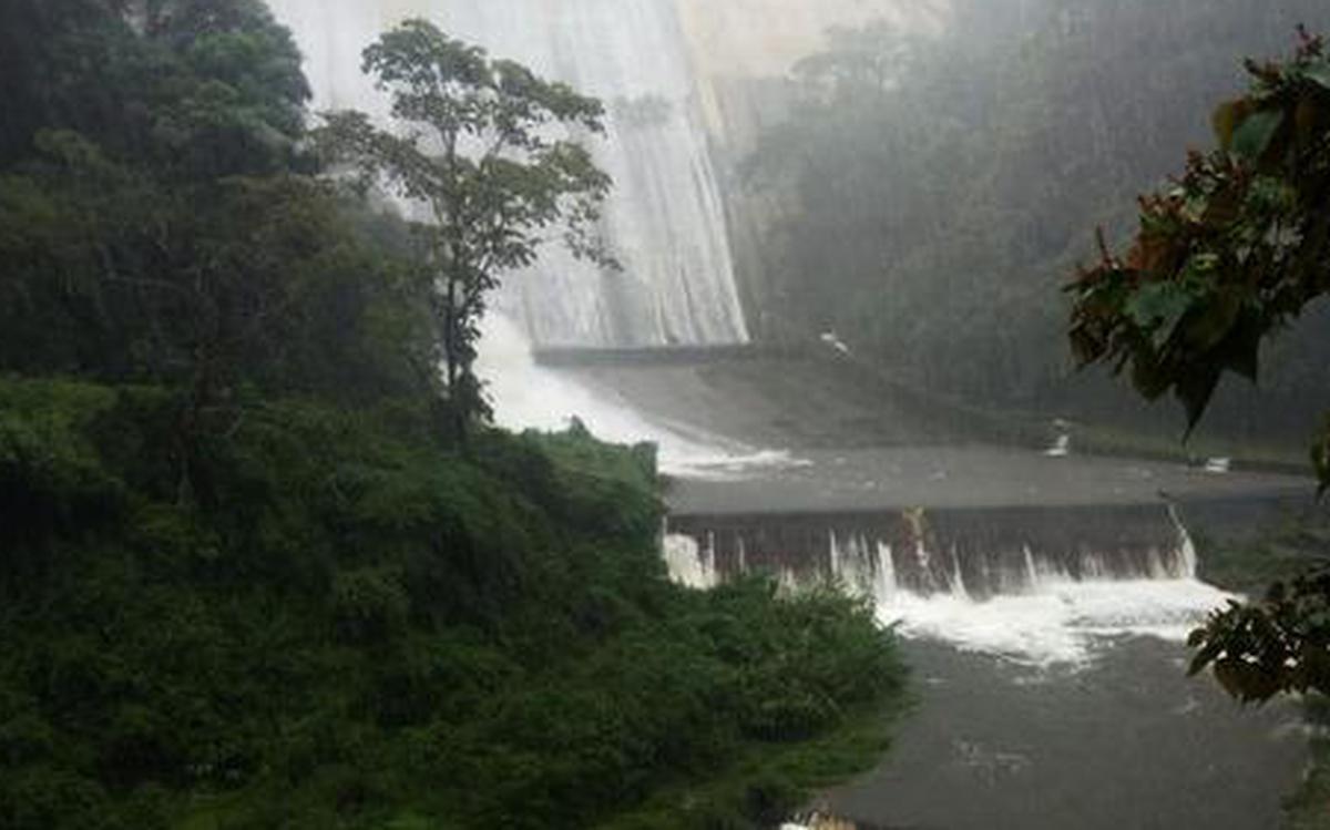 siruvani dam water overflowing