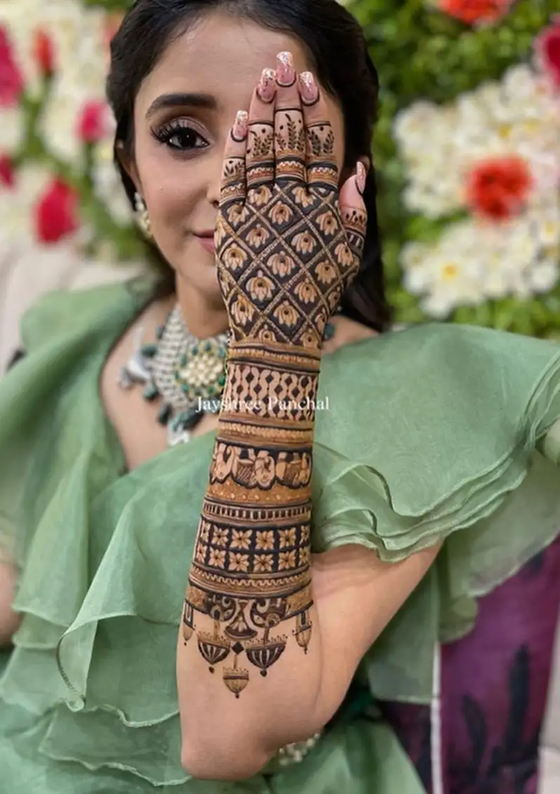 mehndi designs for back hands simple