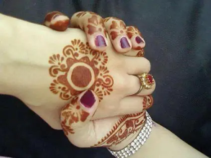 simple mehndi designs of front hand