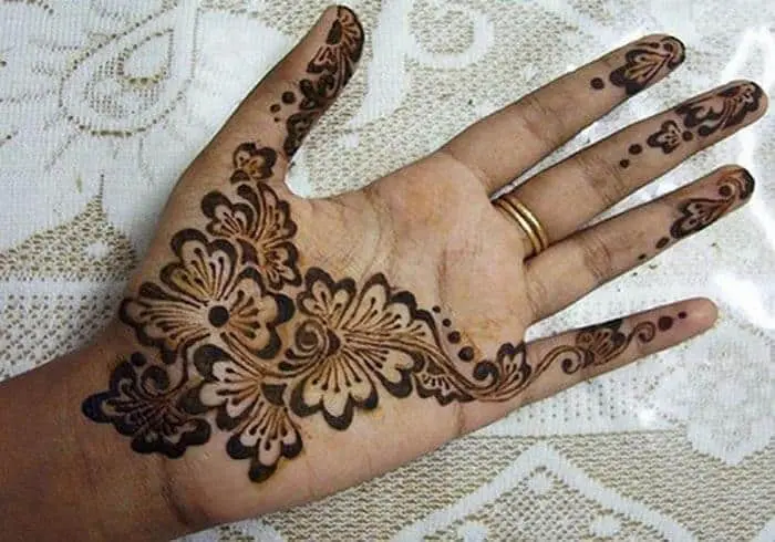 simple mehndi designs on fingers