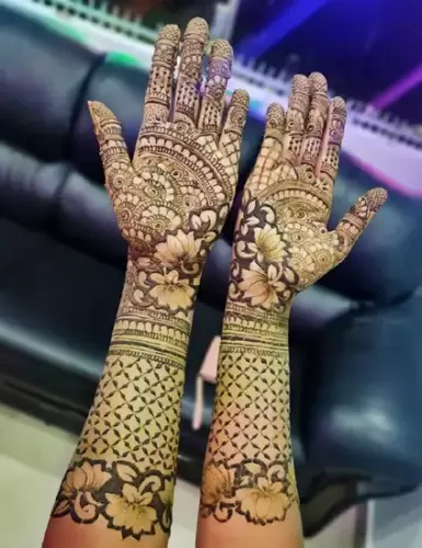 Intricate Bridal Mehndi Designs For Full Hand