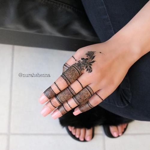 beautiful mehndi designs fingers