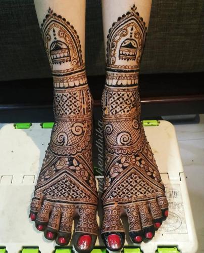 best mehndi designs for hands and legs