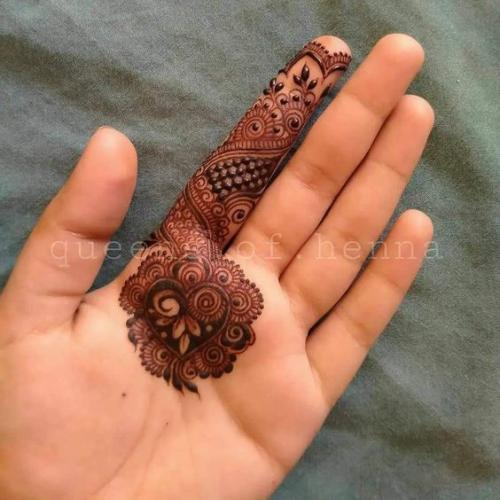 foot finger mehndi design